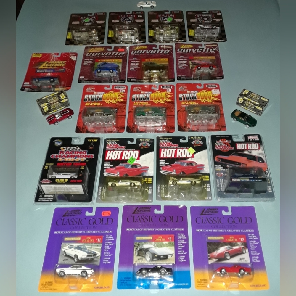 20 Unopened Diecast Cars 1998-2000 Matchbox Johnny Lightning Hot Rod